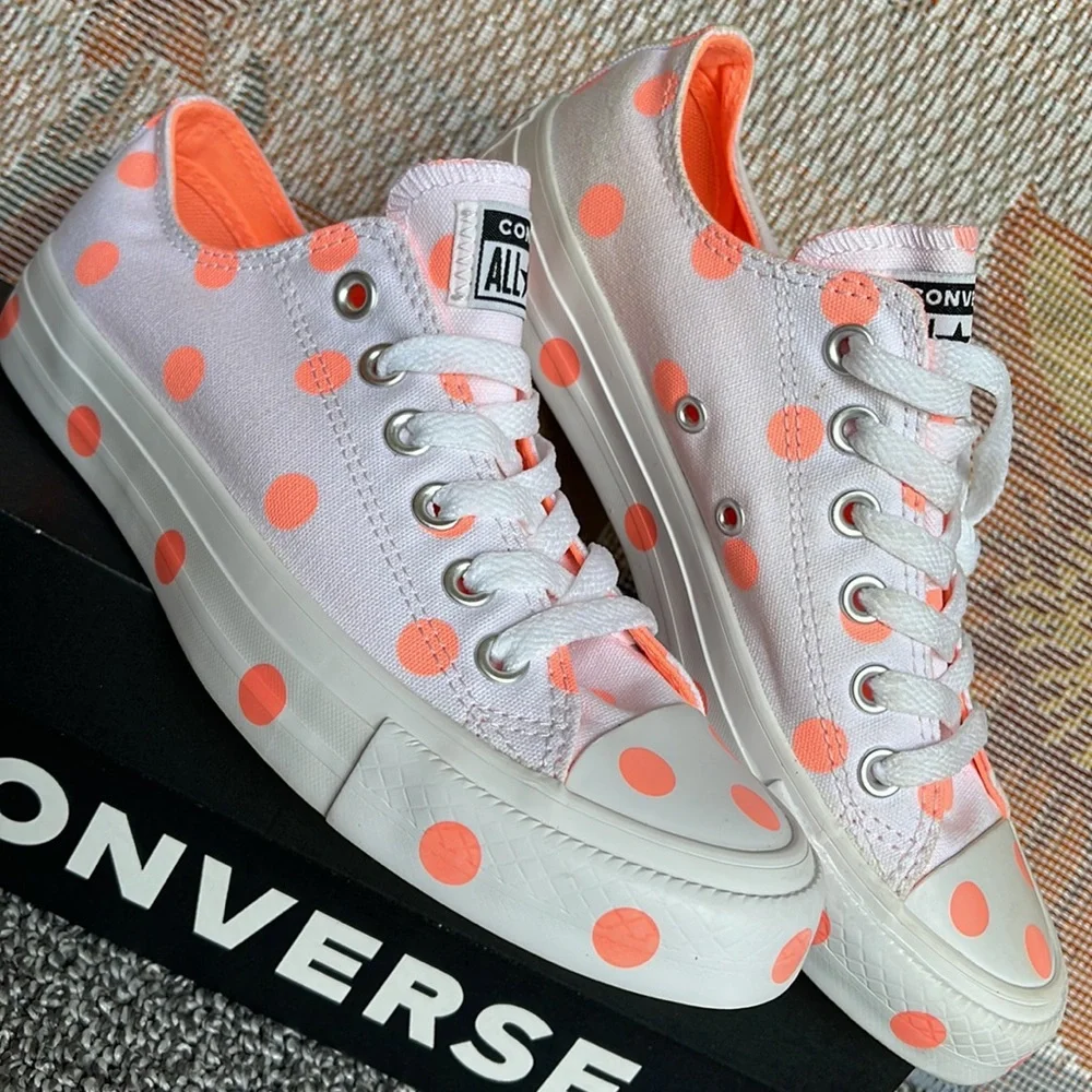 Converse WMNS 560629F
CTAS OX
WHITE/CRIMSON PULS Sneakers - Picture 8 of 16